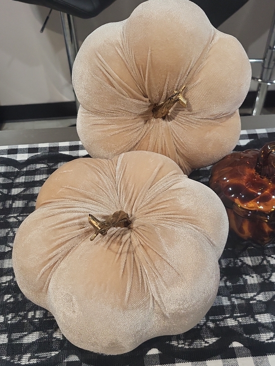 Other - 🍂 pre-loved! large velvet pumpkins with gold stem - 28" round